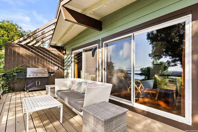 951 Hill Top, Canyon Lake, TX 78133