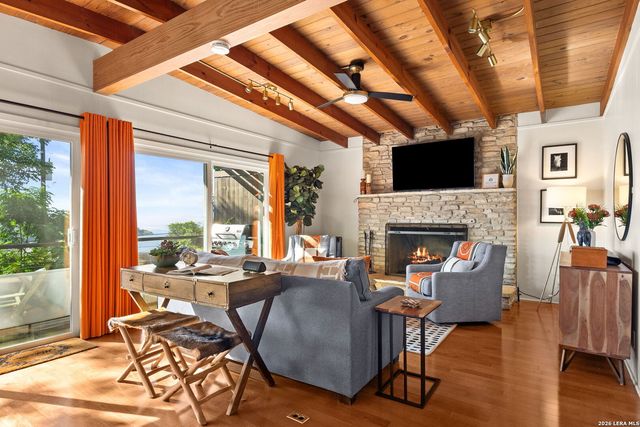 951 Hill Top, Canyon Lake, TX 78133