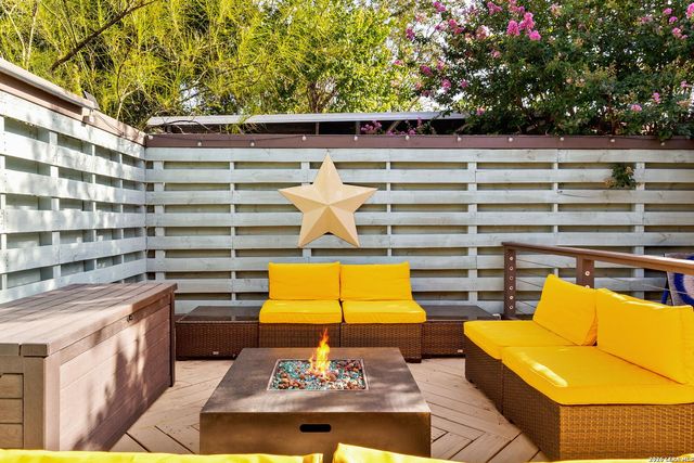 951 Hill Top, Canyon Lake, TX 78133