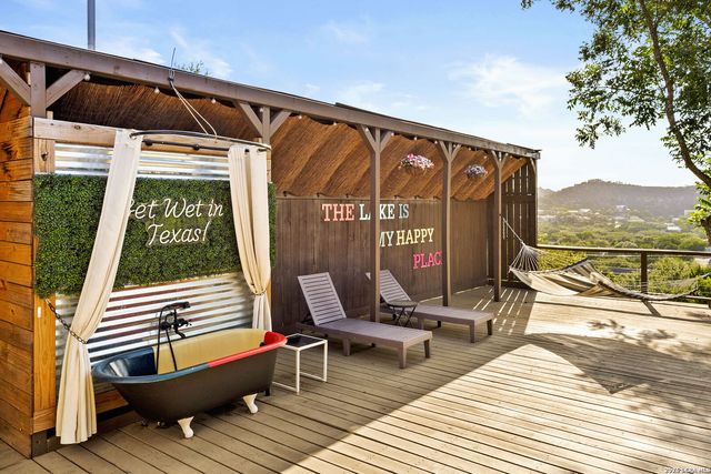 951 Hill Top, Canyon Lake, TX 78133