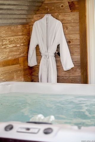 951 Hill Top, Canyon Lake, TX 78133