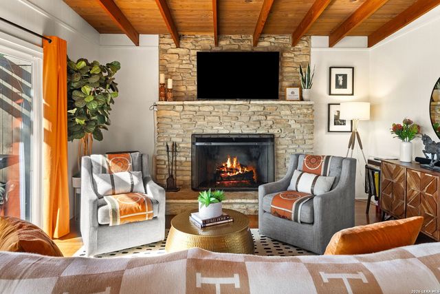 951 Hill Top, Canyon Lake, TX 78133