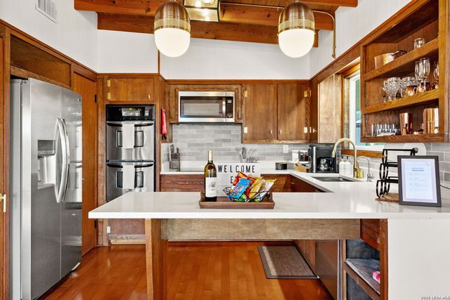 951 Hill Top, Canyon Lake, TX 78133