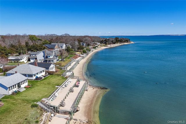 1400 Peconic Bay Boulevard, Jamesport, NY 11947