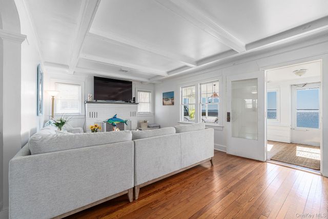 1400 Peconic Bay Boulevard, Jamesport, NY 11947