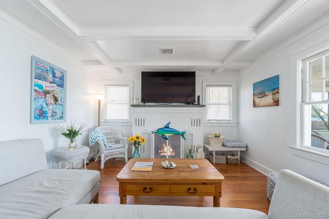 1400 Peconic Bay Boulevard, Jamesport, NY 11947