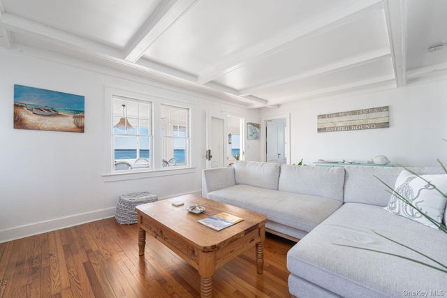 1400 Peconic Bay Boulevard, Jamesport, NY 11947