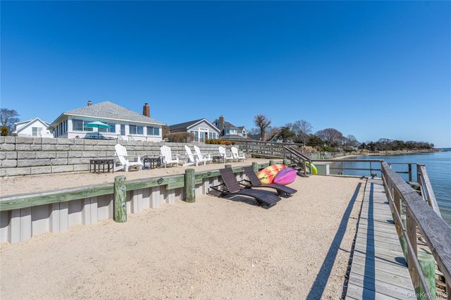 1400 Peconic Bay Boulevard, Jamesport, NY 11947