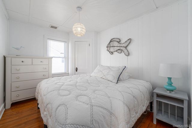 1400 Peconic Bay Boulevard, Jamesport, NY 11947