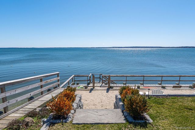 1400 Peconic Bay Boulevard, Jamesport, NY 11947
