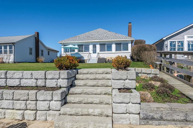 1400 Peconic Bay Boulevard, Jamesport, NY 11947