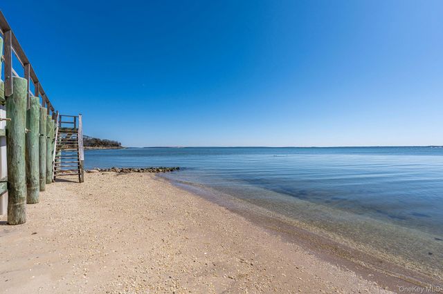 1400 Peconic Bay Boulevard, Jamesport, NY 11947