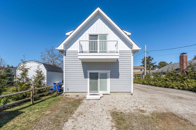 1400 Peconic Bay Boulevard, Jamesport, NY 11947