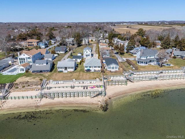 1400 Peconic Bay Boulevard, Jamesport, NY 11947