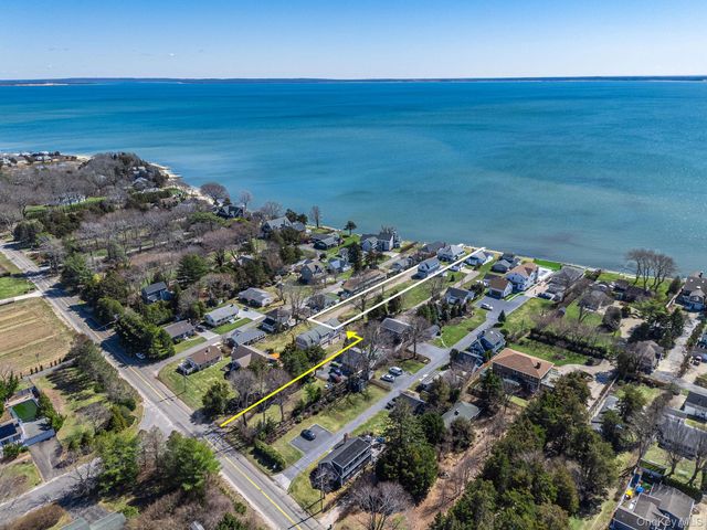 1400 Peconic Bay Boulevard, Jamesport, NY 11947