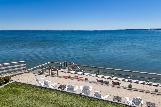 1400 Peconic Bay Boulevard, Jamesport, NY 11947