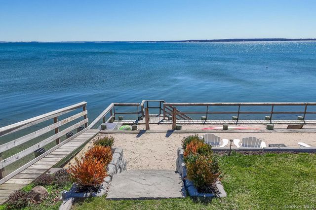 1400 Peconic Bay Boulevard, Jamesport, NY 11947