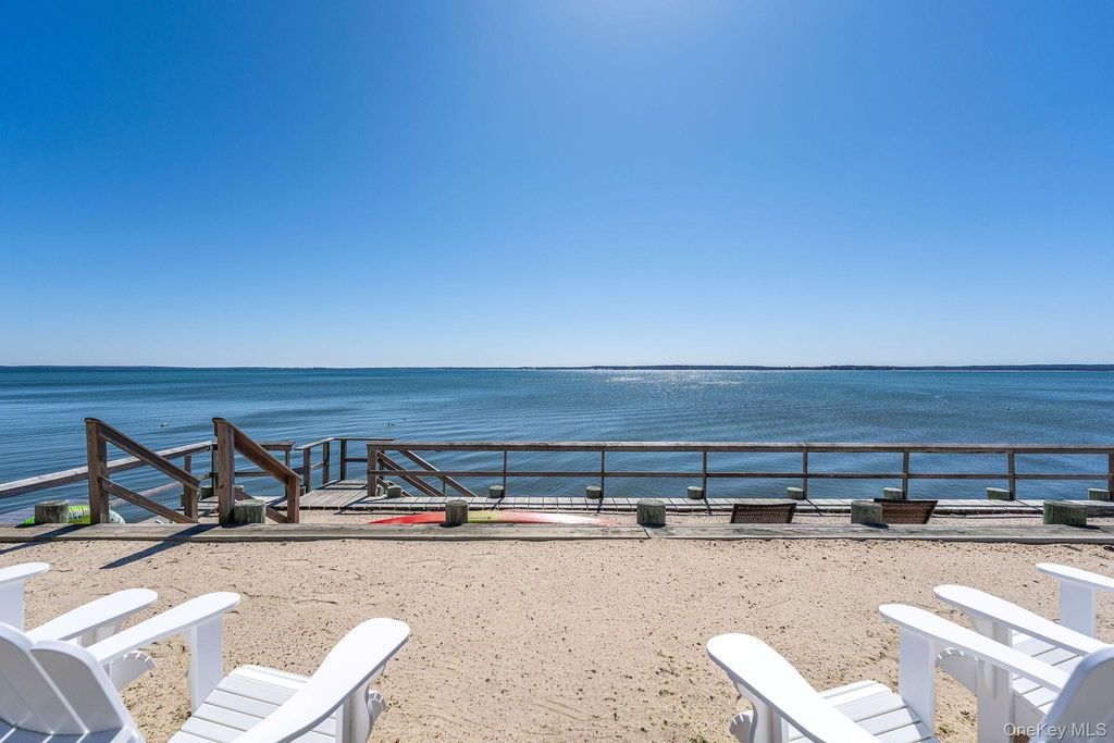 1400 Peconic Bay Boulevard, Jamesport, NY 11947