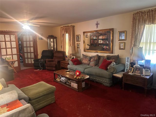 61 11th Avenue, Huntington, NY 11746