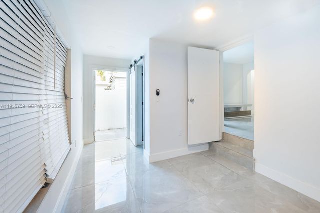 711 85th St, Miami Beach, FL 33141