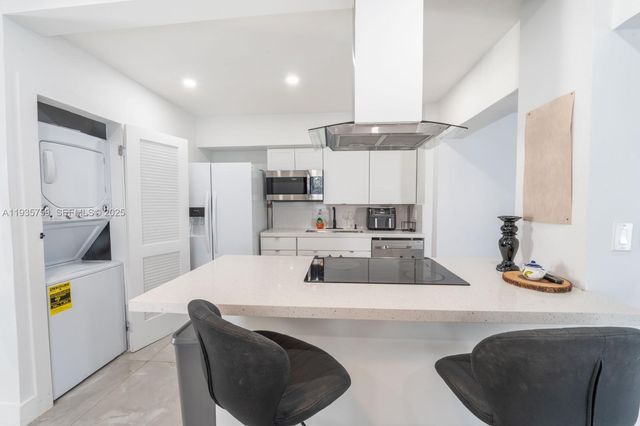 711 85th St, Miami Beach, FL 33141