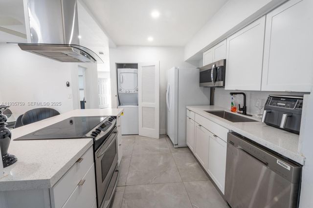 711 85th St, Miami Beach, FL 33141