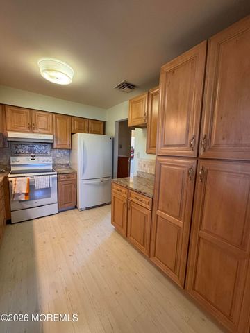 29 Robinson Road, Brick, NJ 08724