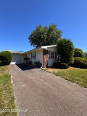 29 Robinson Road, Brick, NJ 08724