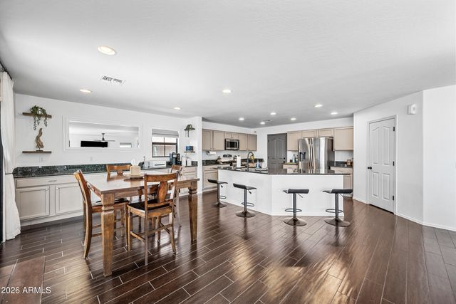 3905 W KIRKLAND Avenue, San Tan Valley, AZ 85144