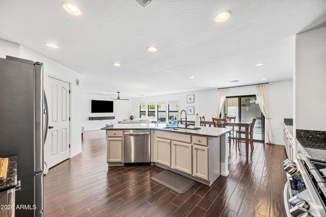 3905 W KIRKLAND Avenue, San Tan Valley, AZ 85144