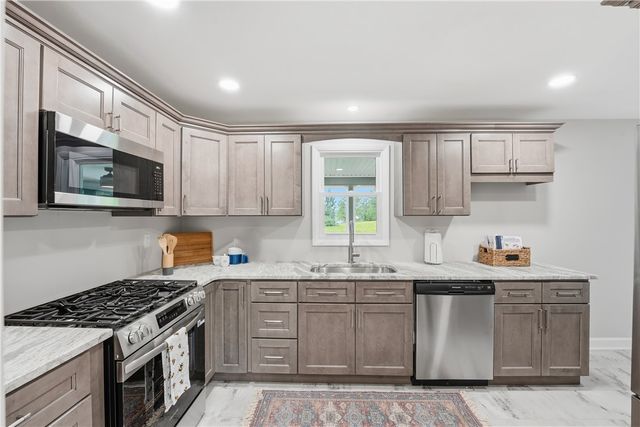 17 Shenango Rd, Neshannock Twp, PA 16105