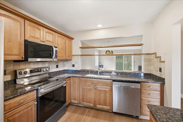 1 Overlook Drive, South Burlington, VT 05403