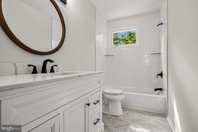 356 WASHINGTON AVE, West Berlin, NJ 08091
