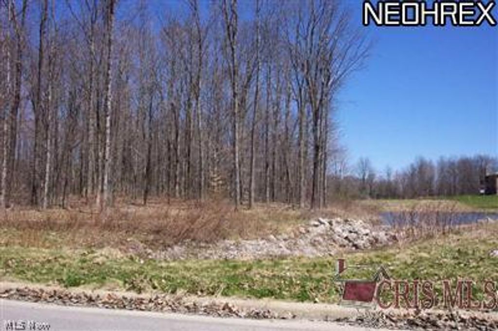 8000 Briarwood Court 22, Canfield, OH 44406