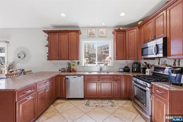 34 Tobyhanna Trail, Hopatcong, NJ 07843