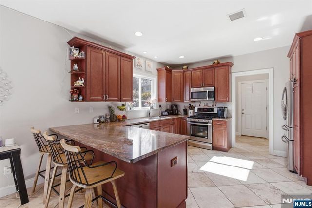 34 Tobyhanna Trail, Hopatcong, NJ 07843