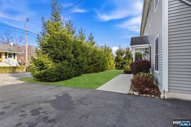 34 Tobyhanna Trail, Hopatcong, NJ 07843