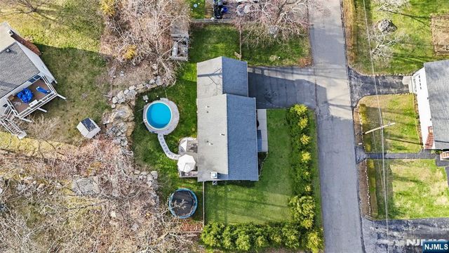 34 Tobyhanna Trail, Hopatcong, NJ 07843