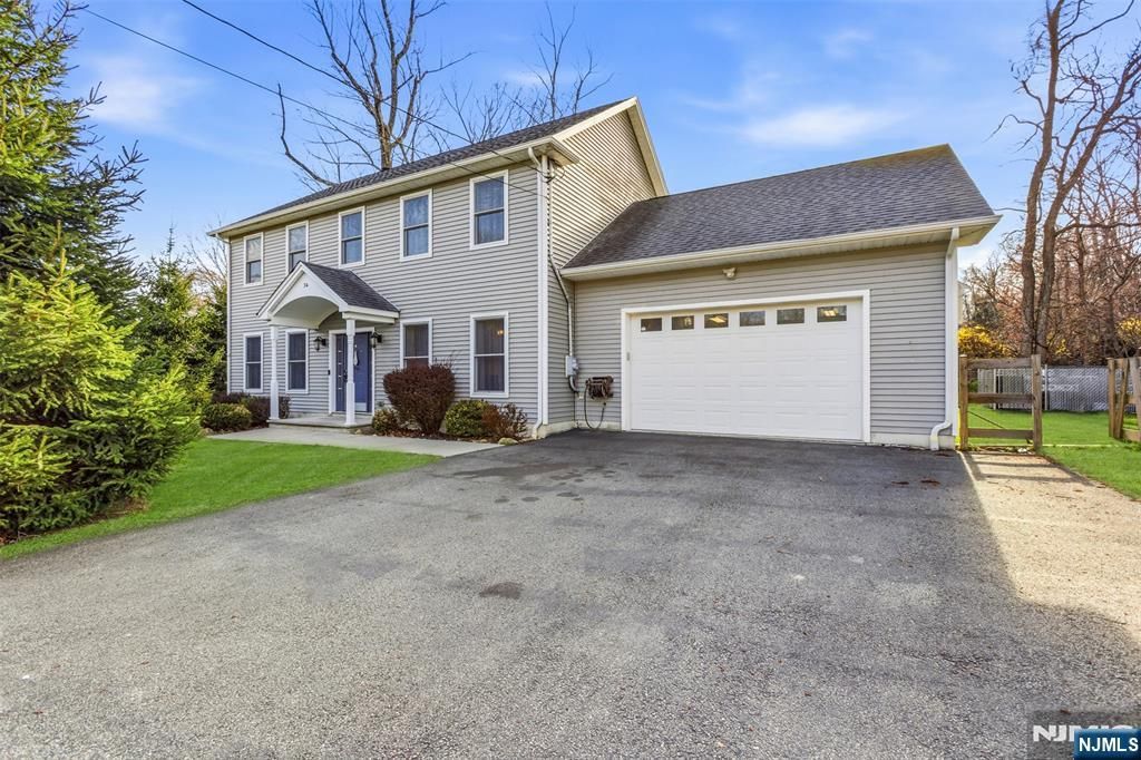 34 Tobyhanna Trail, Hopatcong, NJ 07843
