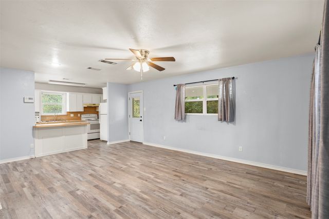 521 Hilltop Drive, Tool, TX 75143