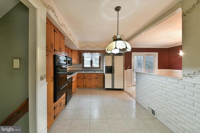 982 MUELLER RD, Warminster, PA 18974