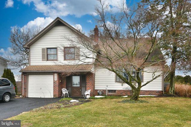 982 MUELLER RD, Warminster, PA 18974