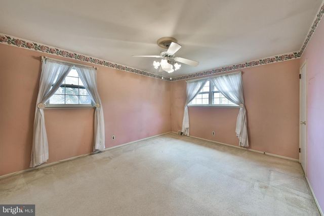 982 MUELLER RD, Warminster, PA 18974