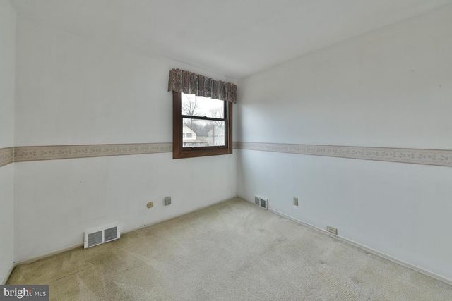 982 MUELLER RD, Warminster, PA 18974