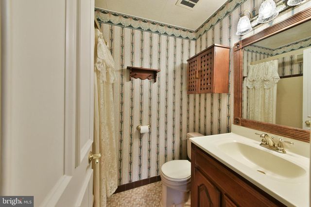 982 MUELLER RD, Warminster, PA 18974