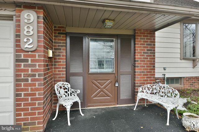 982 MUELLER RD, Warminster, PA 18974