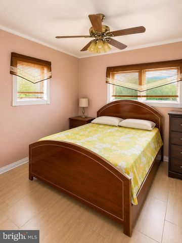 203 BAILEY AVE, Maple Shade, NJ 08052