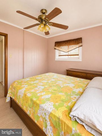 203 BAILEY AVE, Maple Shade, NJ 08052