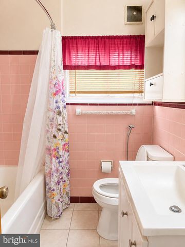 203 BAILEY AVE, Maple Shade, NJ 08052