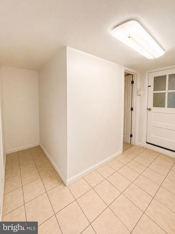 203 BAILEY AVE, Maple Shade, NJ 08052